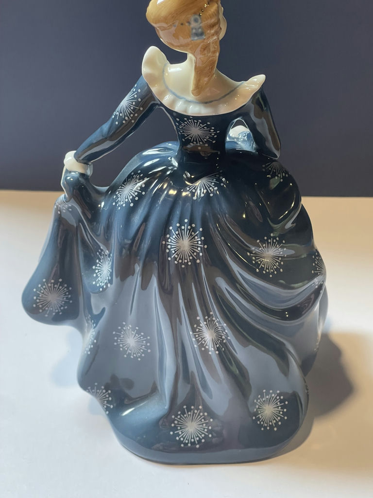 Royal Doulton Fragrance Figurine HN2334 - image 5 of 10