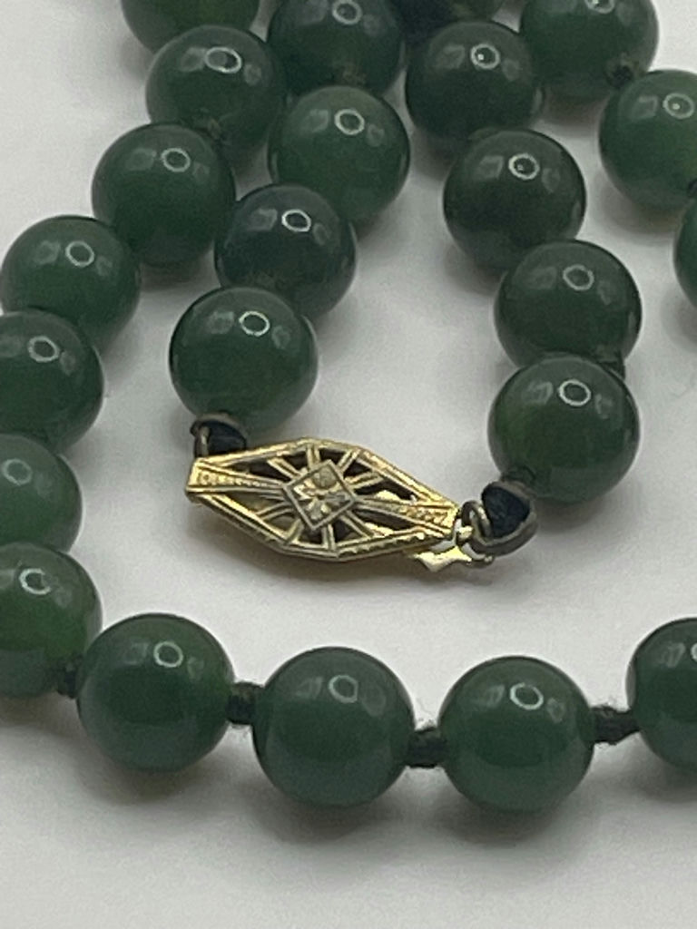 Vintage Jade Necklaces - image 12 of 19