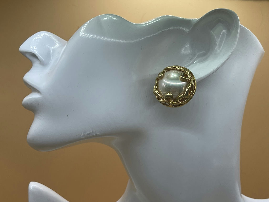 Vintage Pierced earrings - image 2 of 8