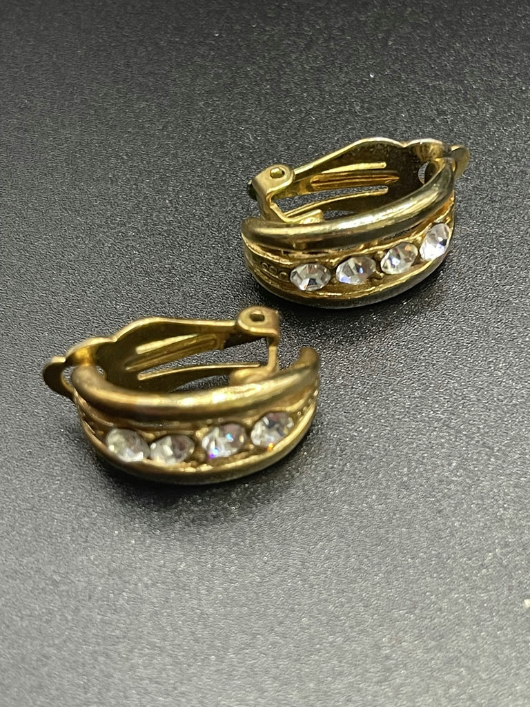 Vintage Clip On Earrings And Bracelet - image 4 of 11
