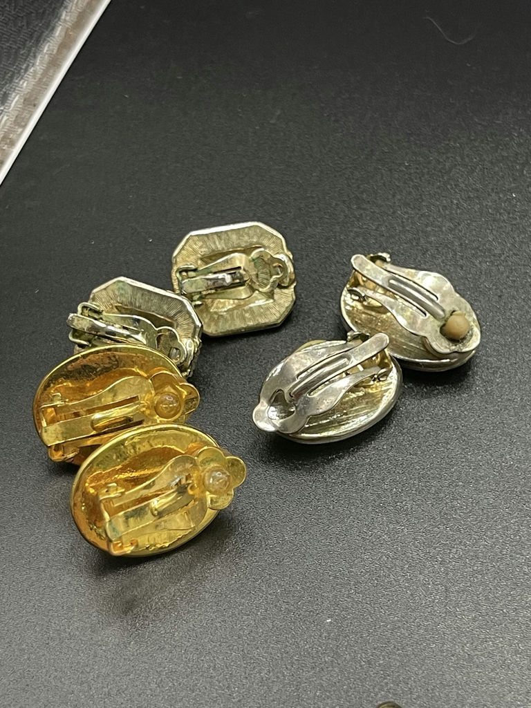 Vintage Clip On Earrings And Pin - image 11 of 28