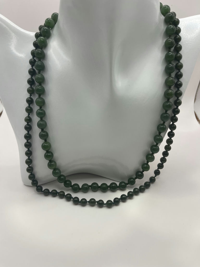 Vintage Jade Necklaces - image 15 of 19