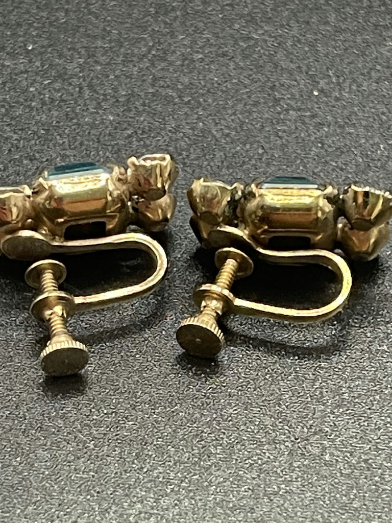Vintage Clip On Earrings And Pin - image 14 of 28