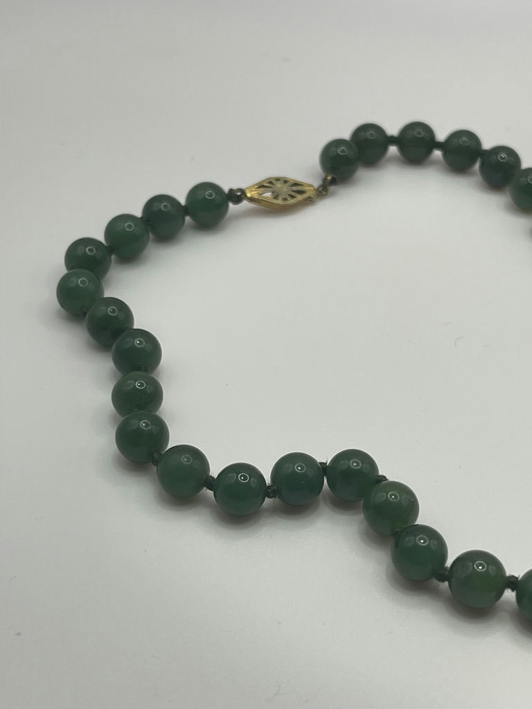 Vintage Jade Necklaces - image 7 of 19