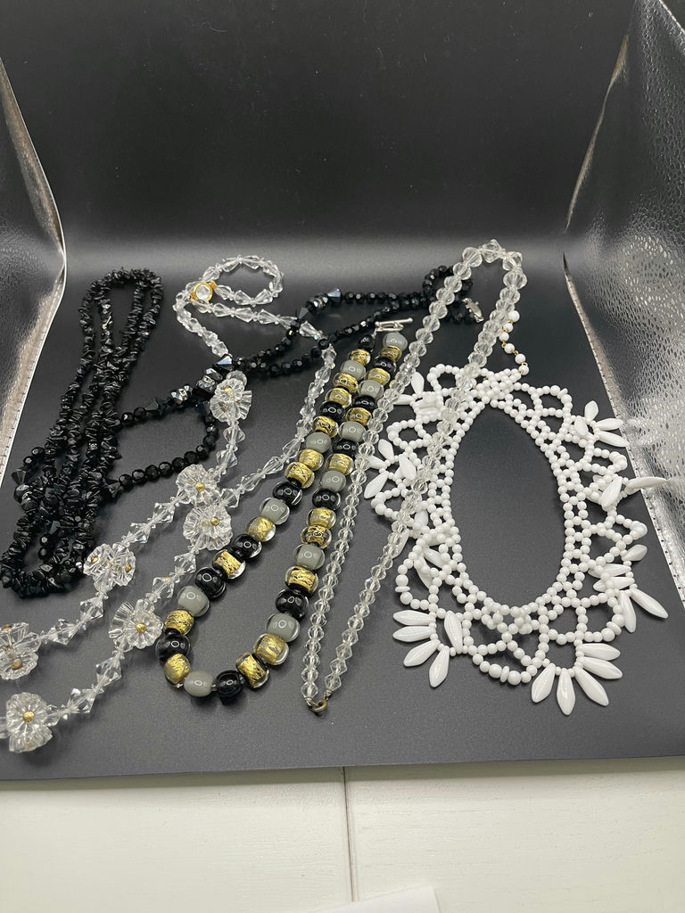 6 Vintage Necklaces - image 1 of 22