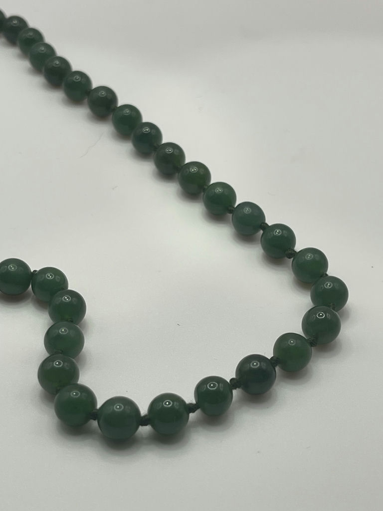 Vintage Jade Necklaces - image 8 of 19