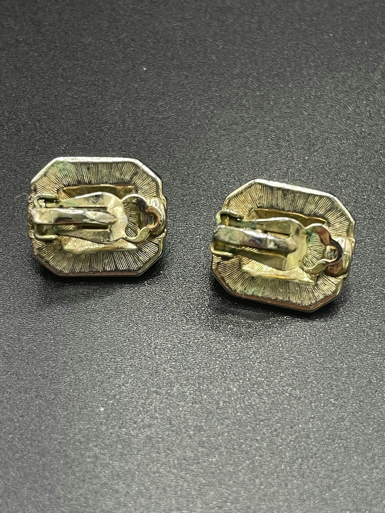 Vintage Clip On Earrings And Pin - image 7 of 28