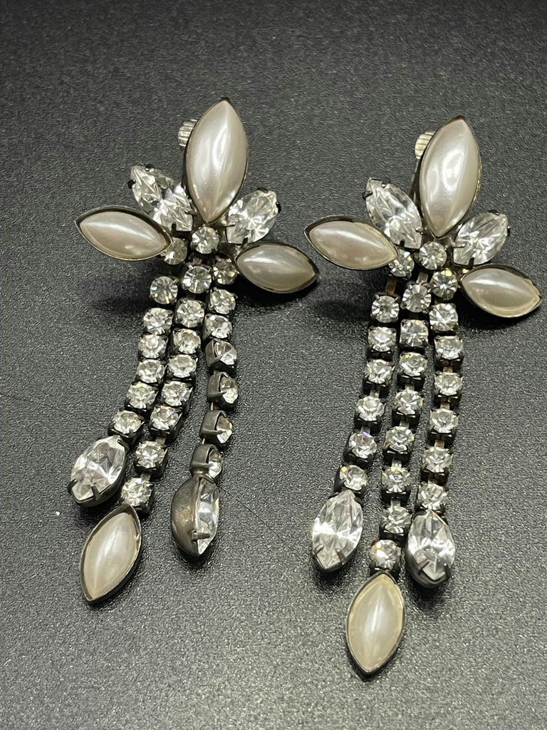 Vintage Clip On Earrings And Bracelet - image 5 of 11