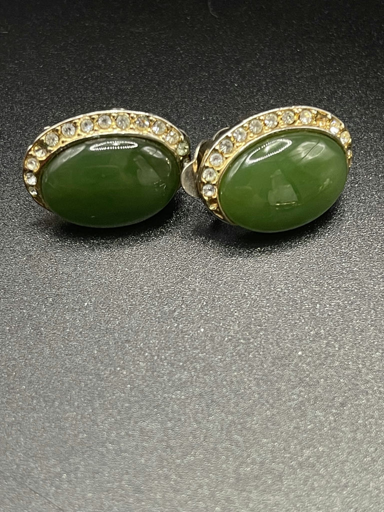 Vintage Clip On Earrings And Pin - image 8 of 28