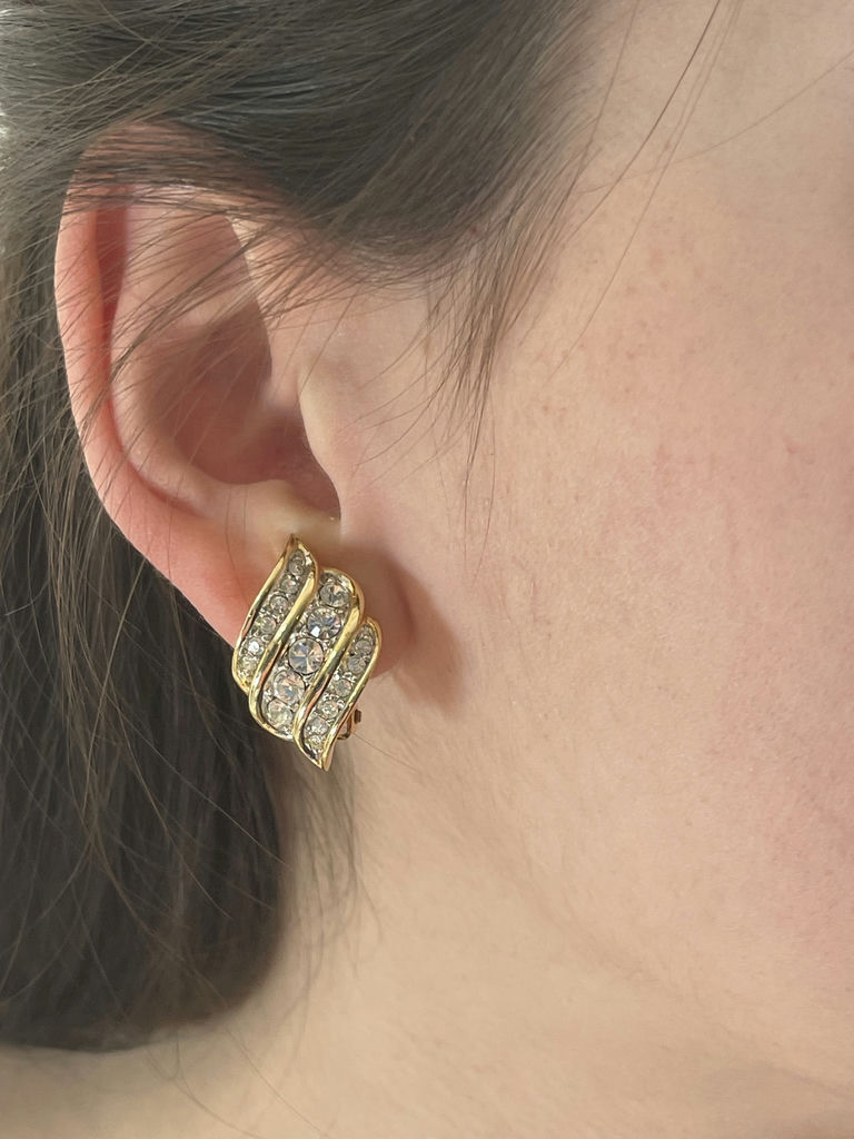 Vintage Clip On Earrings And Bracelet - image 10 of 11
