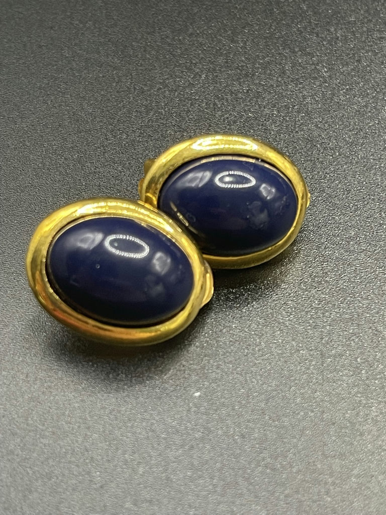 Vintage Clip On Earrings And Pin - image 4 of 28