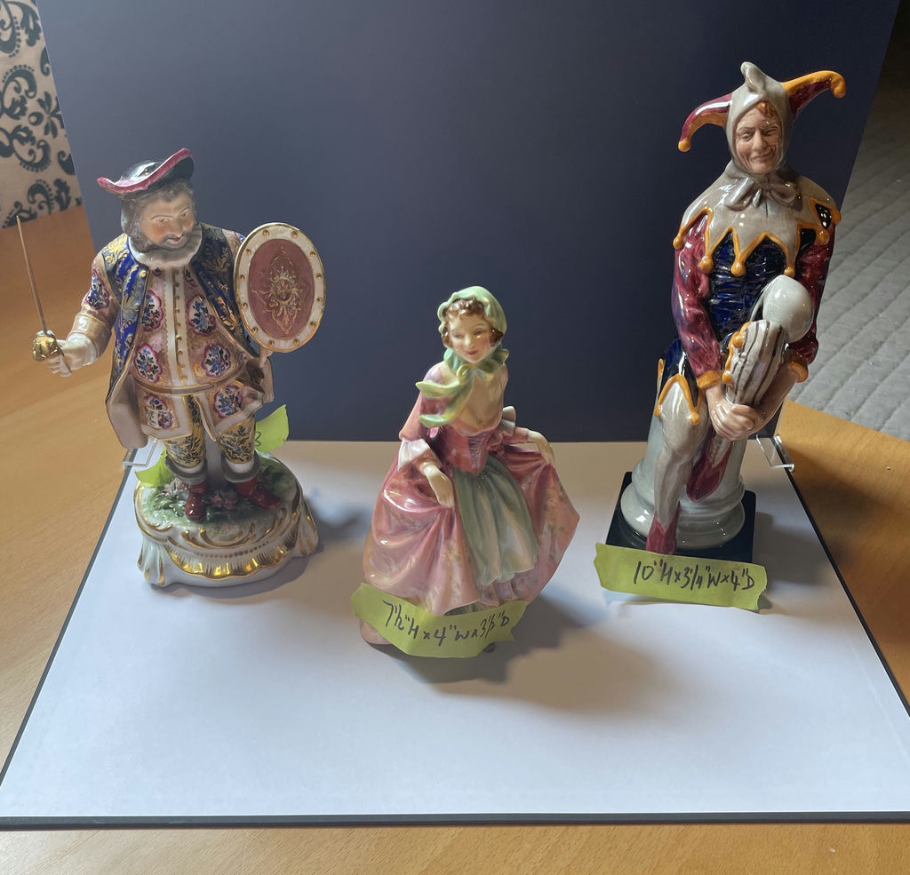 3 Figurines - image 1 of 21