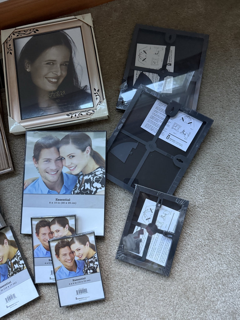 Assorted photo frames - image 2 of 3
