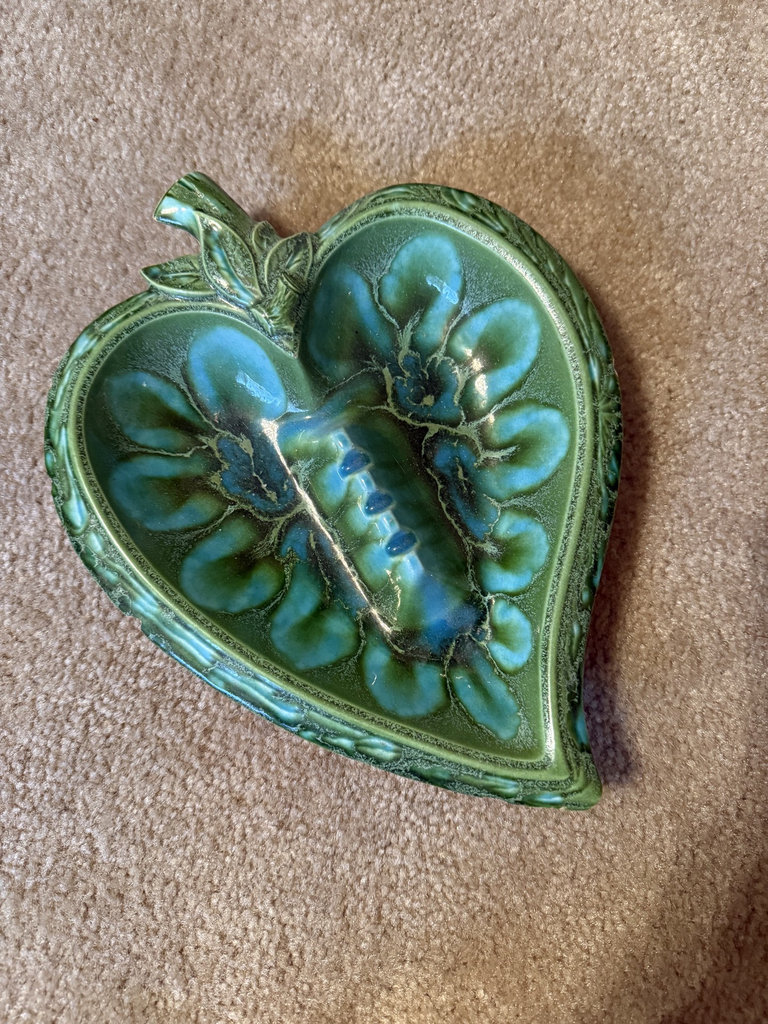 Green heart-shaped ceramic ashtray with leaf motif - image 11 of 11