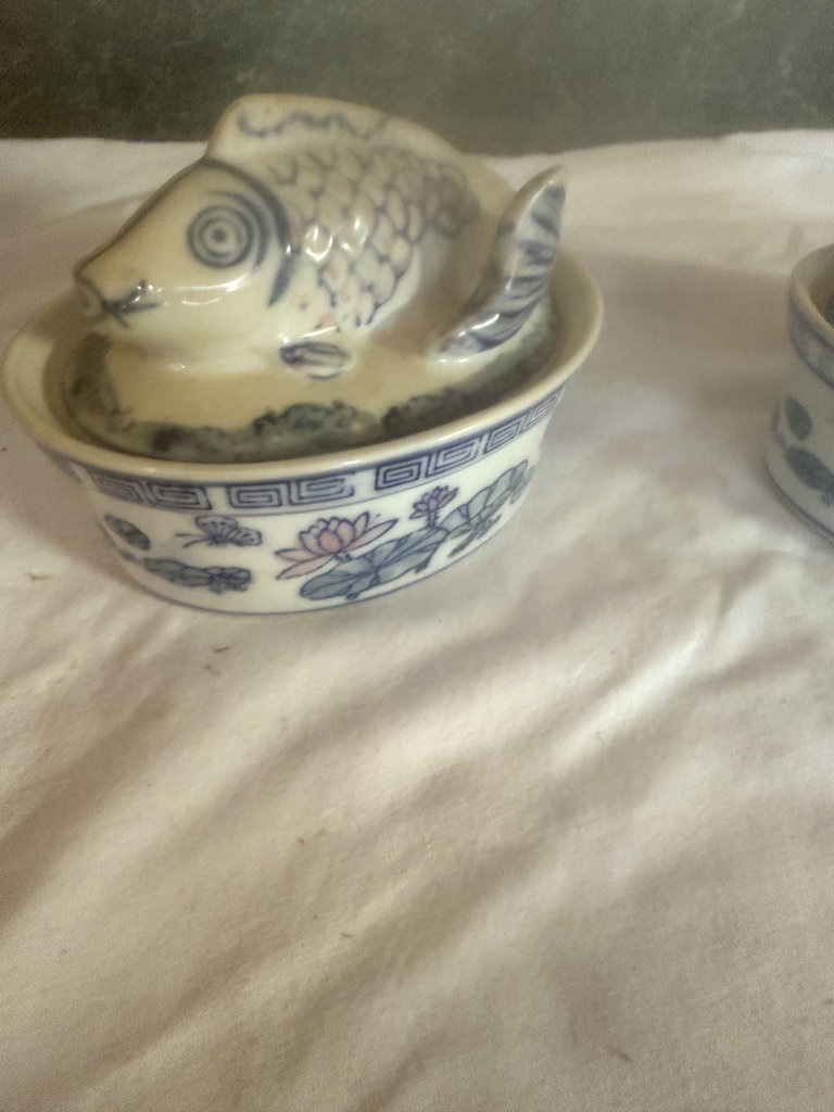 Brown-glazed ceramic jars and koi-fish covered dish with blue-and-white porcelain motifs - image 4 of 10