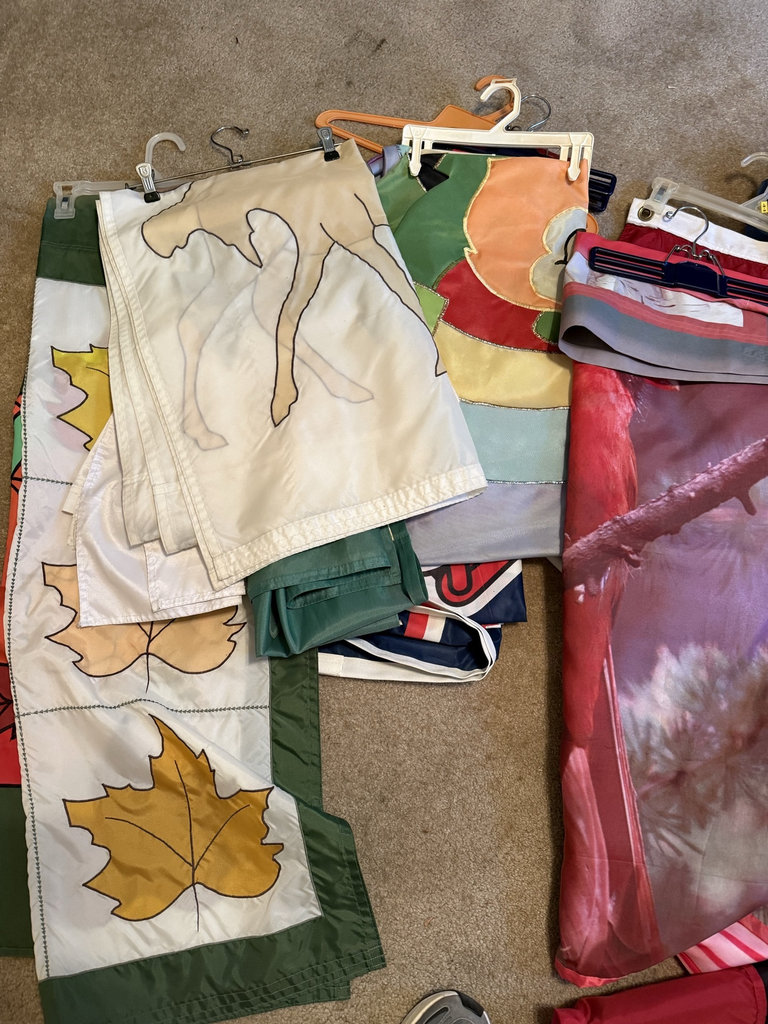 Assorted outdoor flags and banners - image 4 of 6