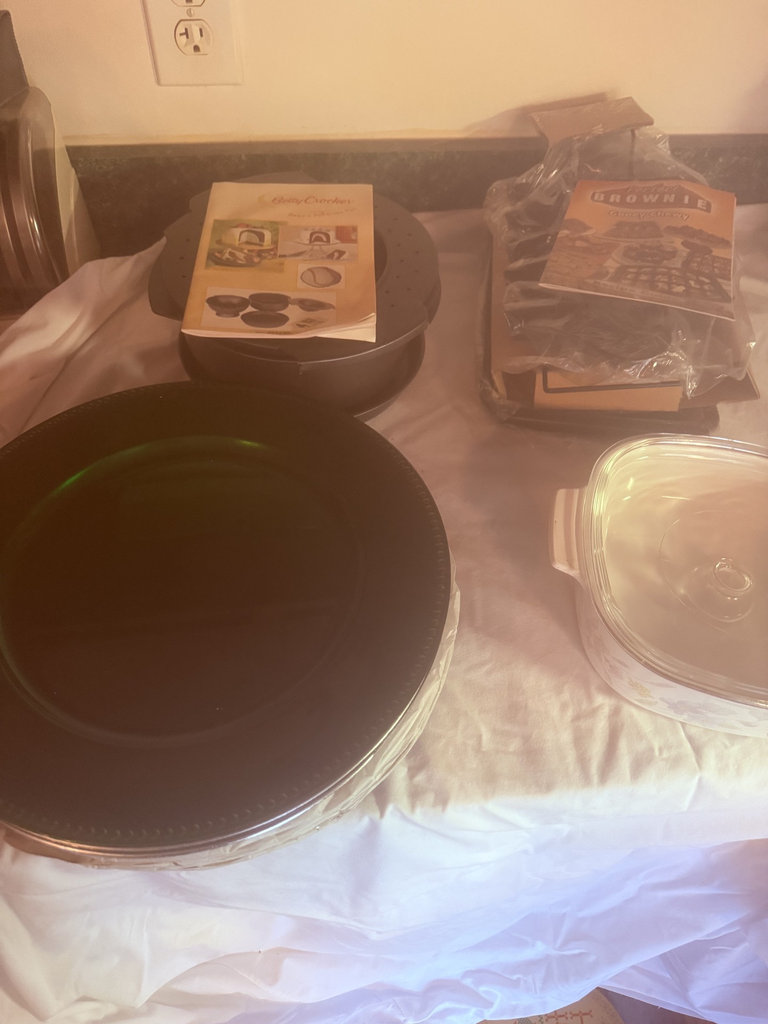 Assorted bakeware and recipe guide - image 1 of 16