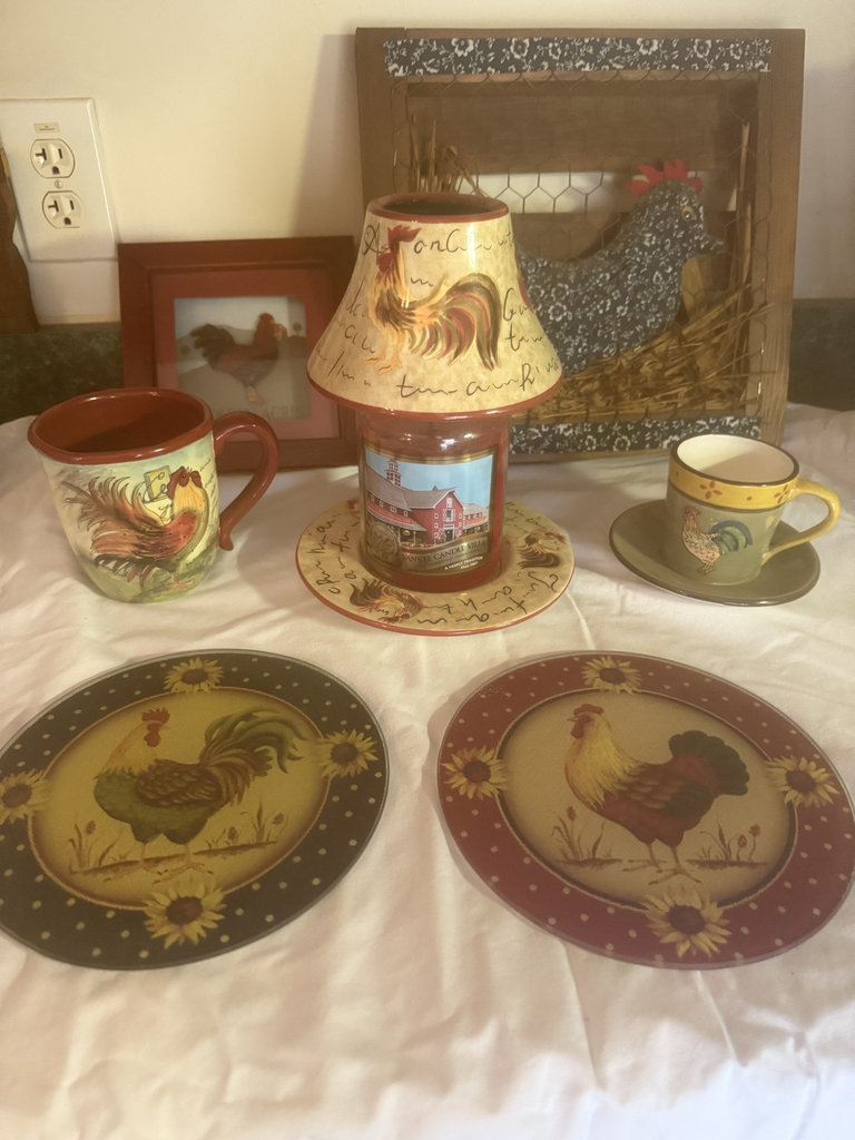 Rooster-themed kitchenware and decor set - image 1 of 8