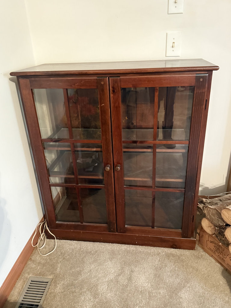Two-door mahogany glass-front display cabinet - image 6 of 6