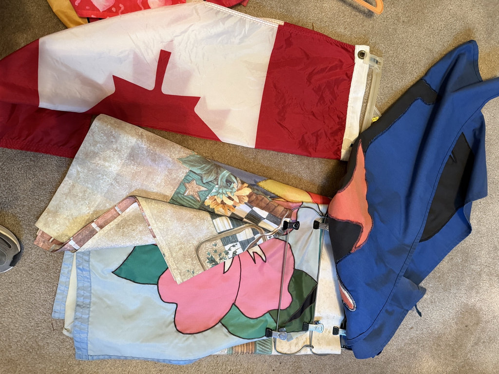Assorted outdoor flags and banners - image 5 of 6