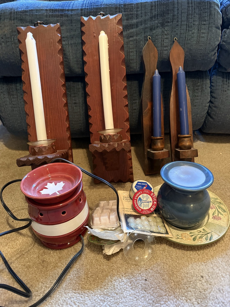Candle holders, warmers, and decor items - image 1 of 5