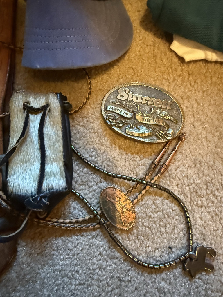 Wildlife-themed clothing, accessories, and cross-stitch kits - image 5 of 9