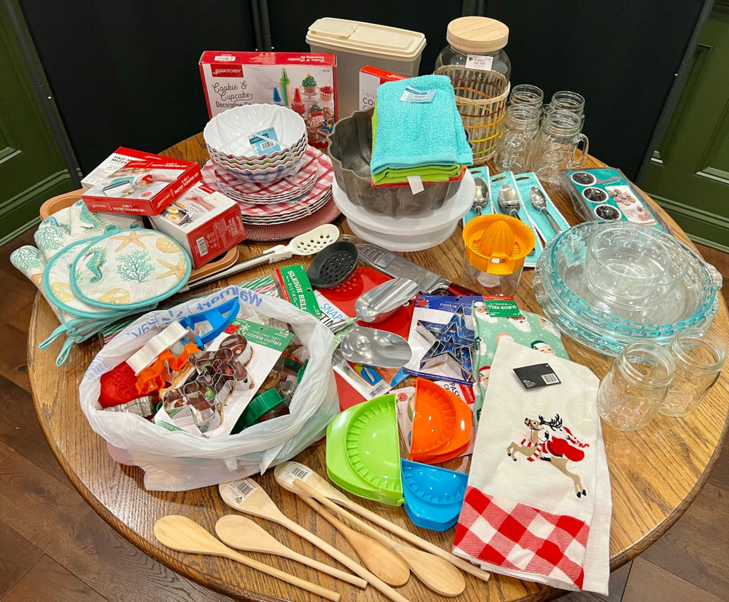 Kitchen Lot - image 1 of 15
