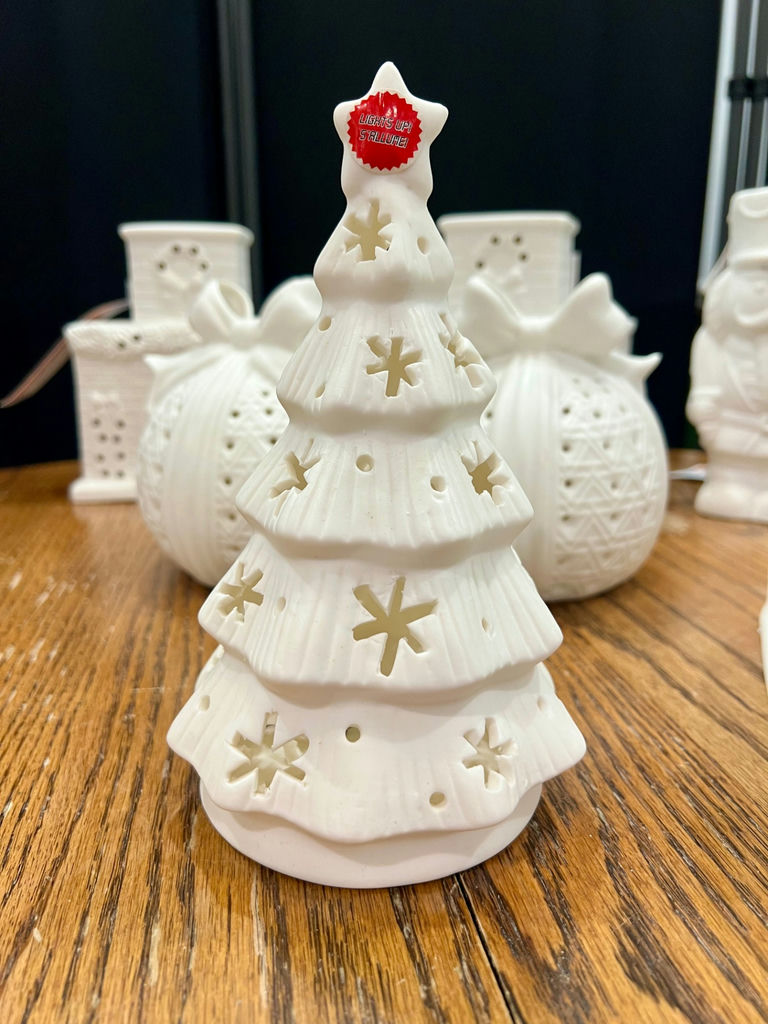Ceramic Christmas Figures - image 5 of 8