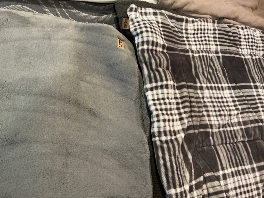 Blankets, heated pad, Ugg brand - image 3 of 7
