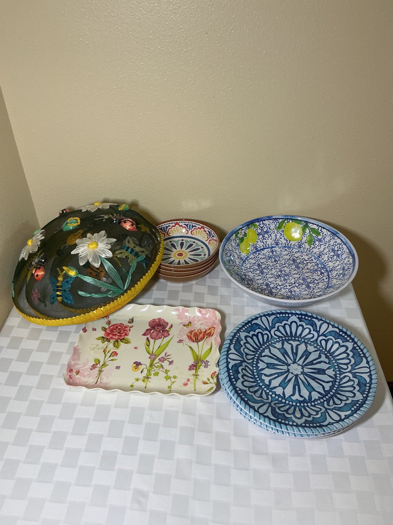 Outdoor Dining - image 1 of 4