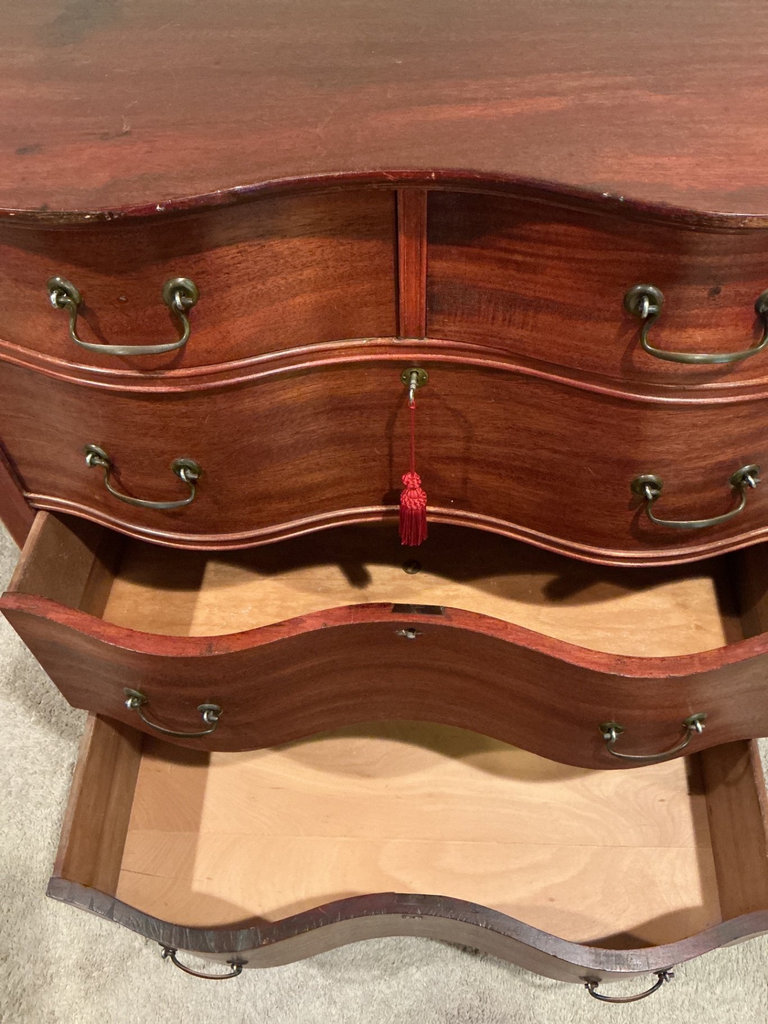 Vintage curved-front dresser with brass hardware - image 5 of 8