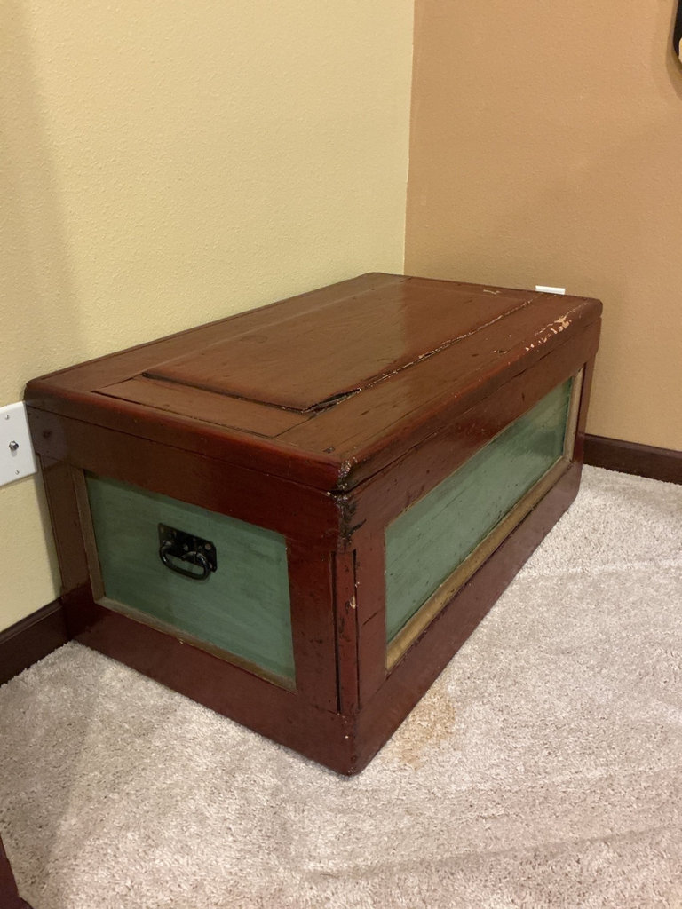 Wooden storage trunk with green paneling - image 2 of 6
