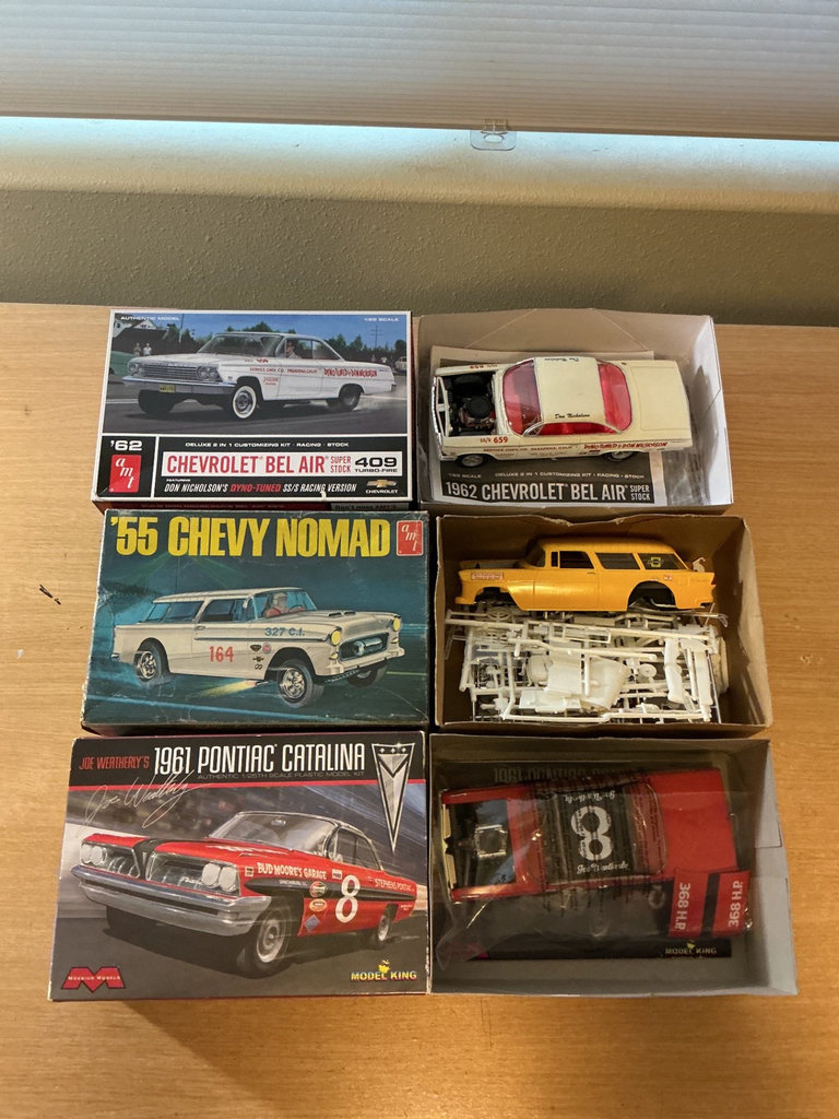 Assorted vintage scale-model car kits and die-cast cars - image 12 of 16