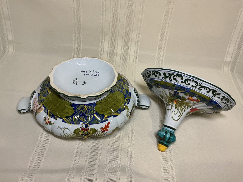 BIORDI Italian Majolica Lidded Tureen with Matching Decorative Boxes - image 4 of 5