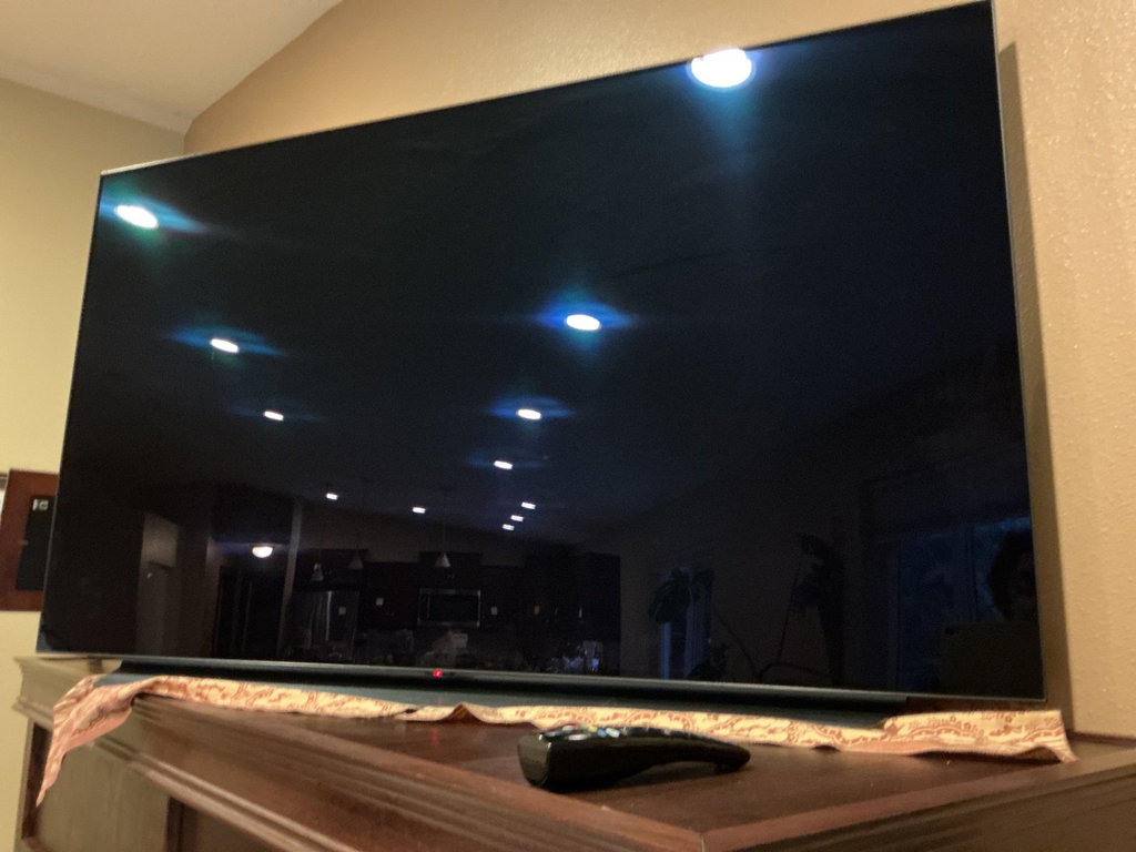Flat-screen LG TV with remote - image 3 of 4