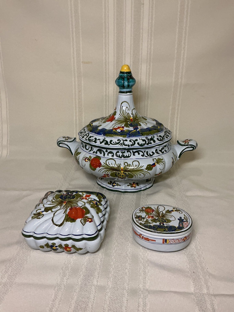BIORDI Italian Majolica Lidded Tureen with Matching Decorative Boxes - image 1 of 5
