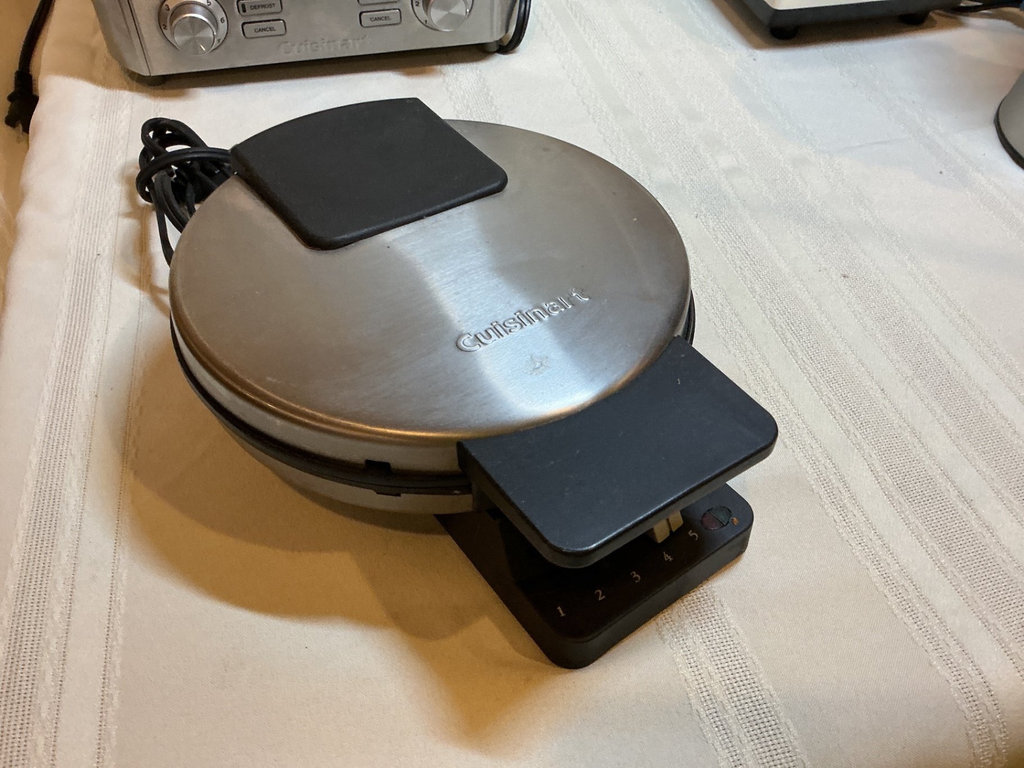 Cuisinart Toaster and waffle iron, blender, and juicer - image 2 of 5