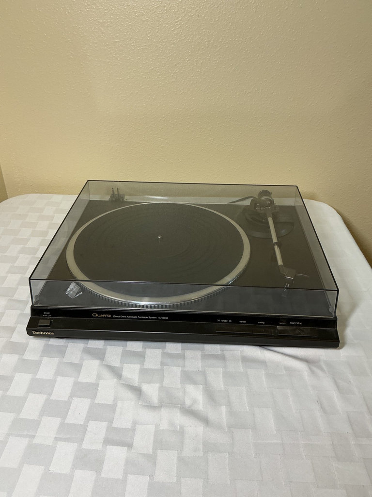 Technics turntable with Yamaha receiver, Bose speakers, and CD collection - image 2 of 8