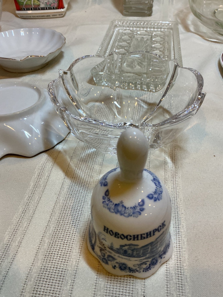 Vintage teaware, glassware and souvenir ceramics collection - image 5 of 7