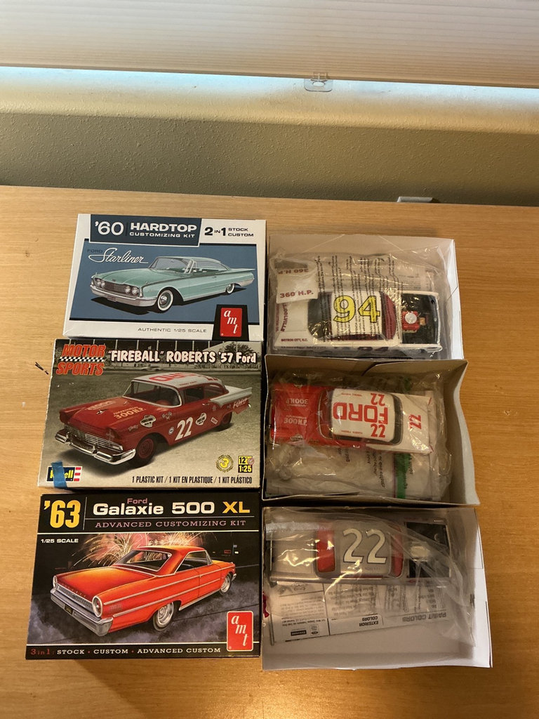 Assorted vintage scale-model car kits and die-cast cars - image 2 of 16