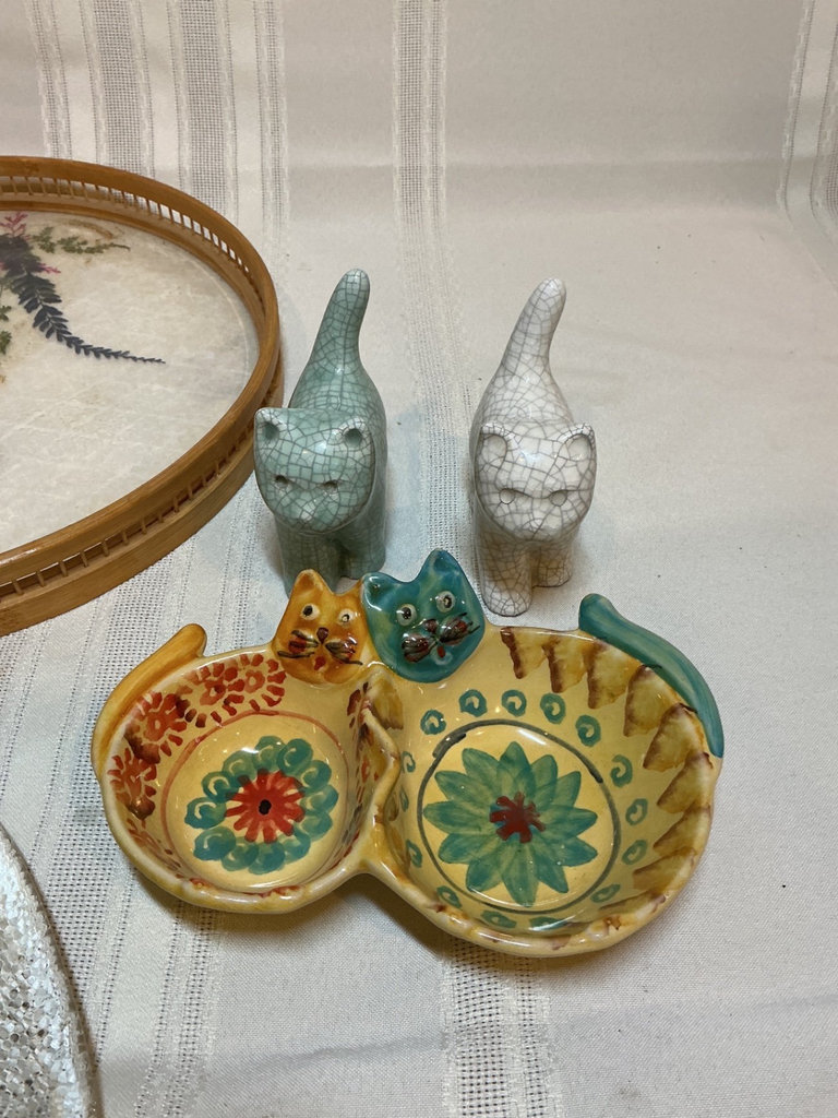 Cat-themed decorative ceramic and glass decor - image 4 of 7