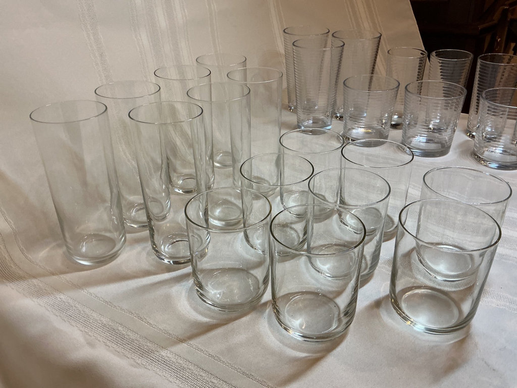 Assorted glassware: drinking glasses - image 4 of 5