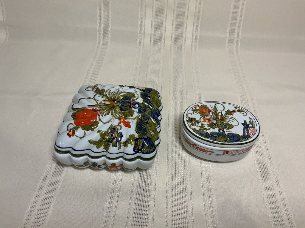 BIORDI Italian Majolica Lidded Tureen with Matching Decorative Boxes - image 3 of 5