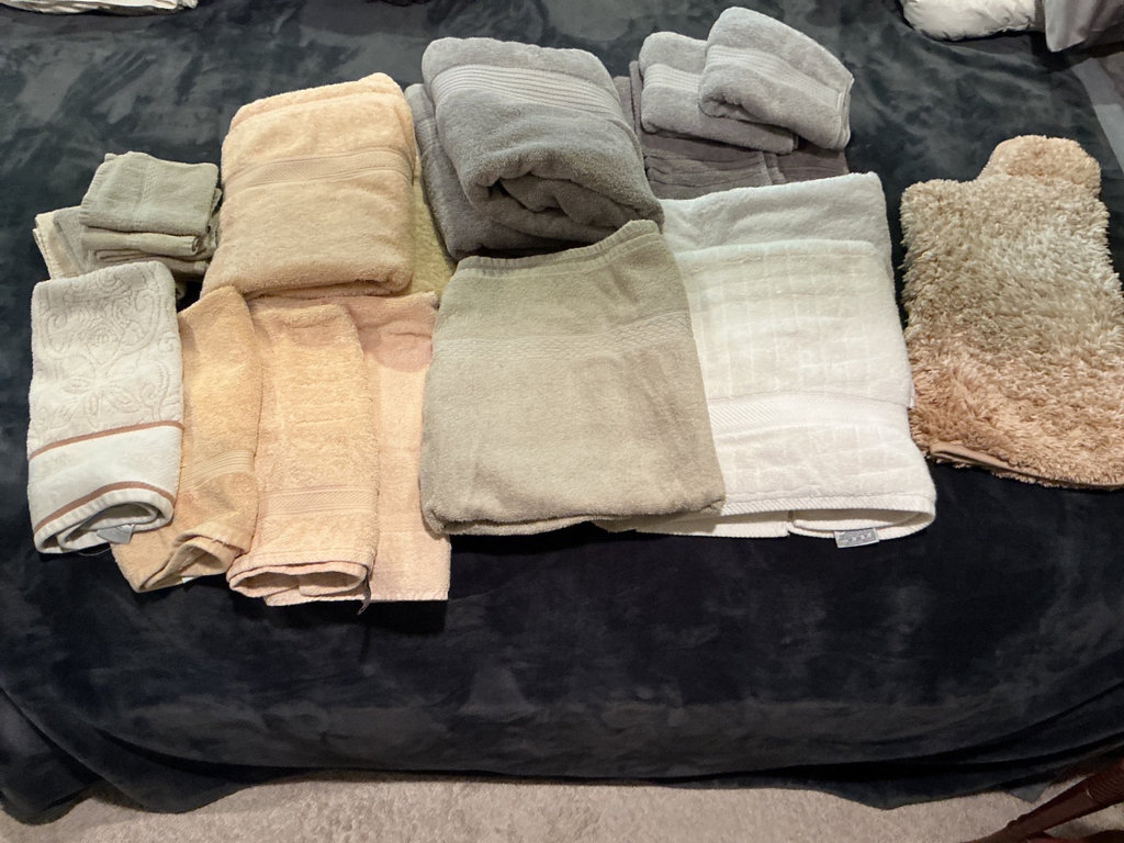 Neutral towel set  - image 2 of 6
