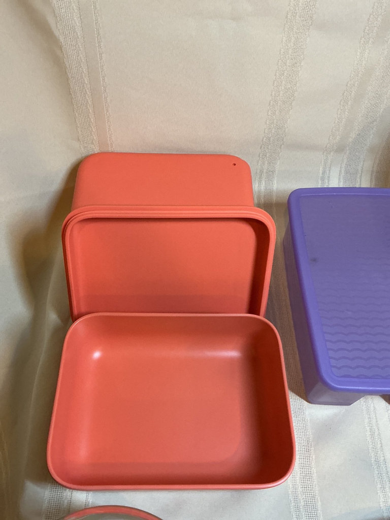 Assorted plastic kitchen storage containers and servingware - image 3 of 6