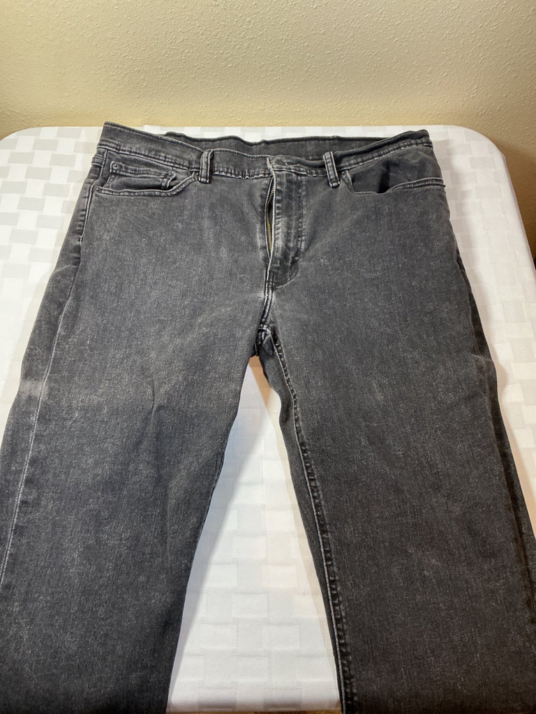 Assorted Levi's Jeans in Blue and Black Denim - image 2 of 9