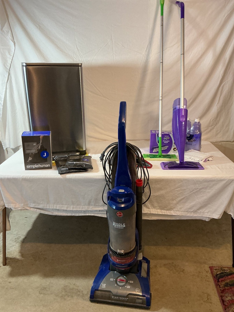 Cleaning equipment and supplies - image 1 of 5