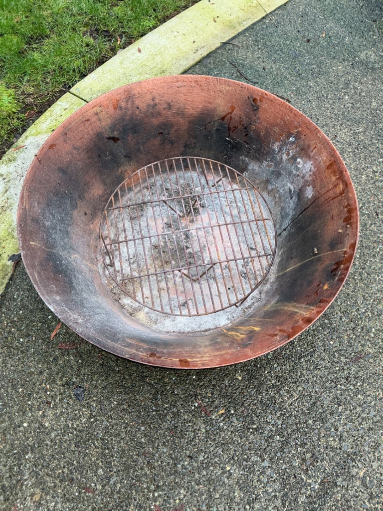 Round metal outdoor fire pit with mesh lid and cover - image 3 of 5