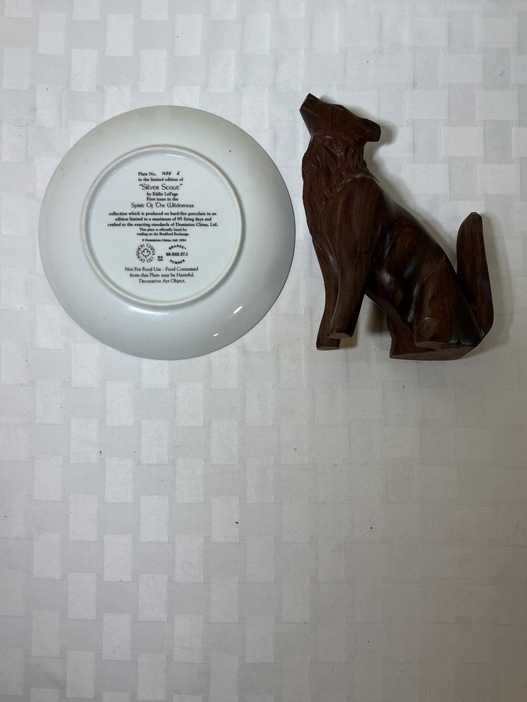 Animal Figurines and Wolf Plate Decor - image 3 of 8