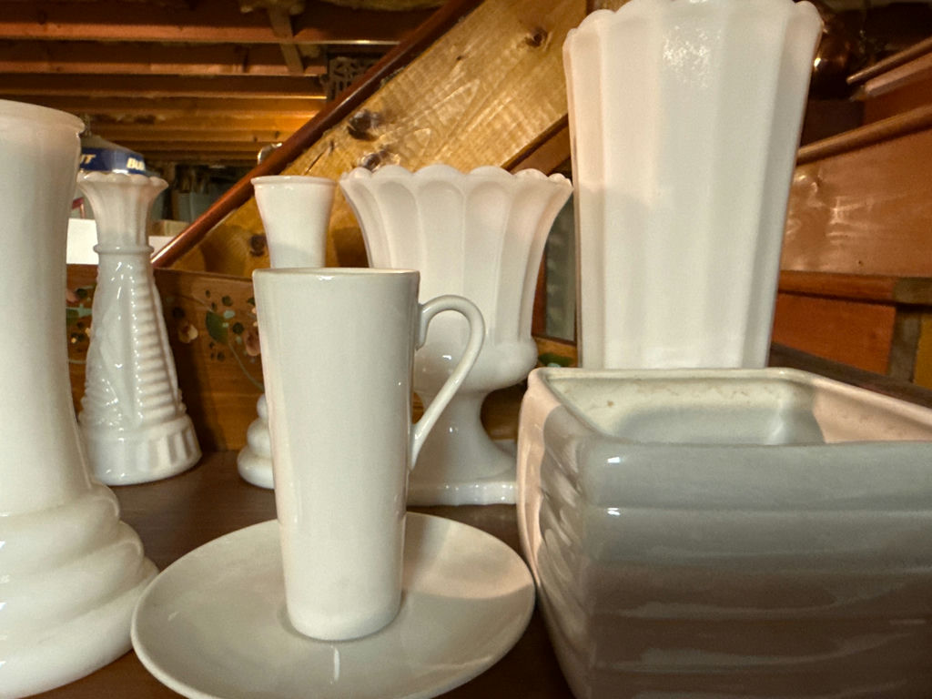 Milk glass - White ceramic vases, bowls and collection - image 4 of 5